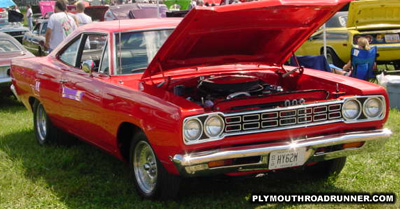 Plymouth Road Runner. Photo from 2000 Mopar Nationals – Columbus, Ohio.