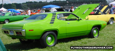 Plymouth Road Runner. Photo from 2000 Mopar Nationals – Columbus, Ohio.