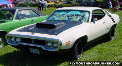 Plymouth Road Runner. Photo from 2000 Mopar Nationals – Columbus, Ohio.
