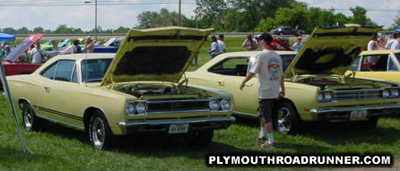 Plymouth Road Runners. Photo from 2000 Mopar Nationals – Columbus, Ohio.