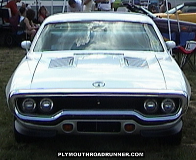 Plymouth Road Runner. Photo from 2000 Mopar Nationals – Columbus, Ohio.