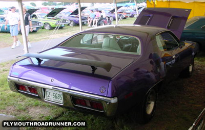 Plymouth Road Runner. Photo from 2000 Mopar Nationals – Columbus, Ohio.