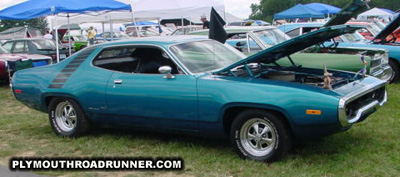 Plymouth Road Runner. Photo from 2000 Mopar Nationals – Columbus, Ohio.